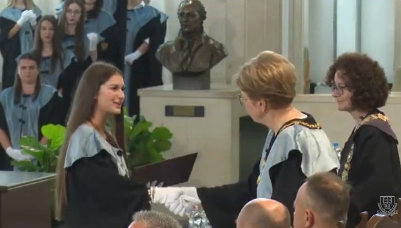 bölcsész diplomaosztó. Fotó: Miskolci Egyetem youtube