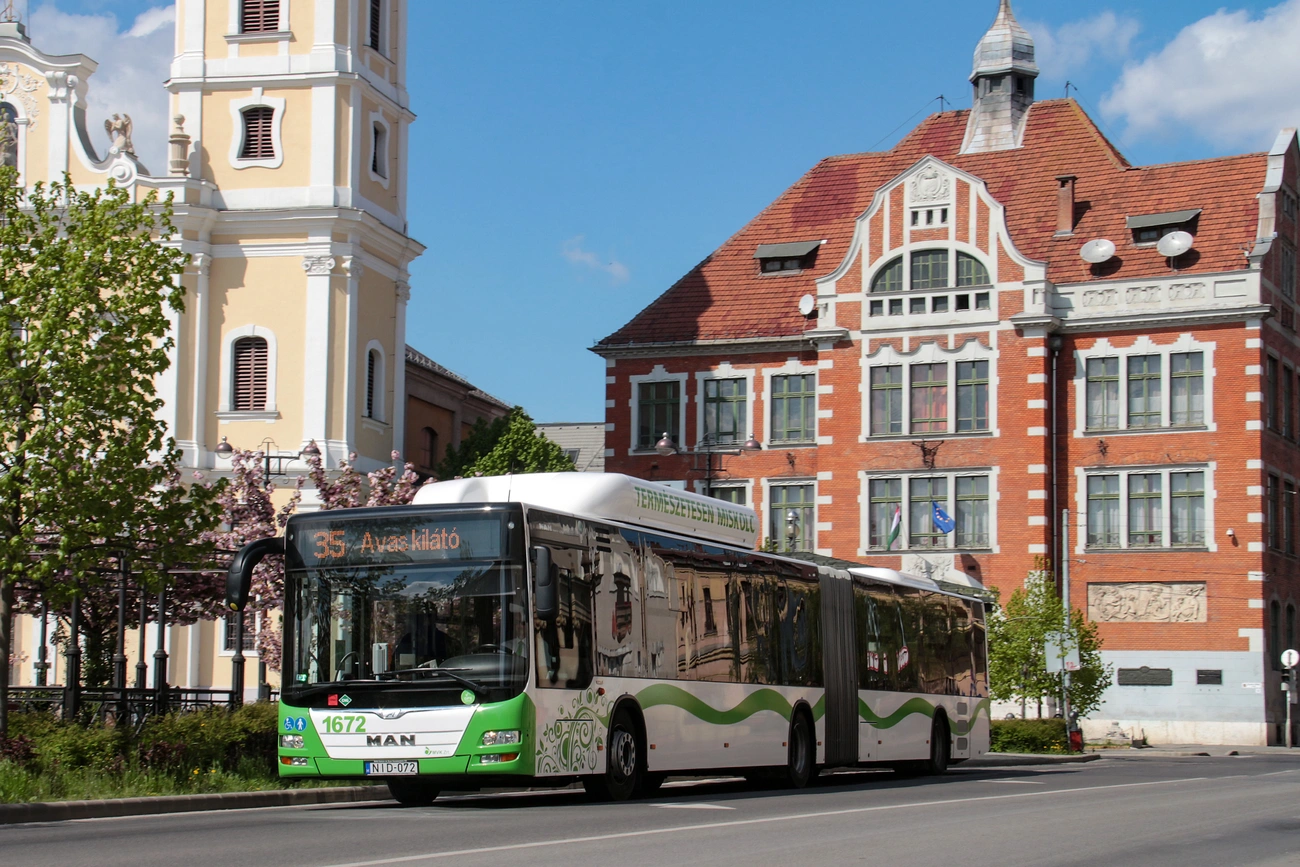 hosok_tere_35_busz_mvk_foldes.jpg