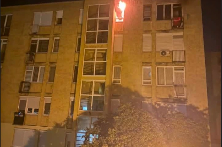 rendőrök mentettek ki egy férfit a kigyulladt lakásából Kazincbarcika