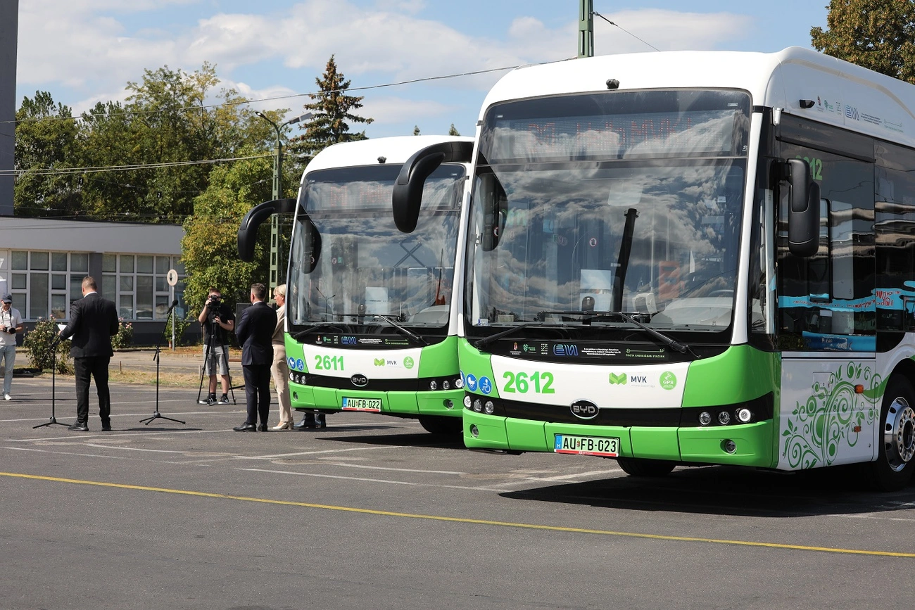 elektromos buszok átadása. Fotó: Juhász Ákos