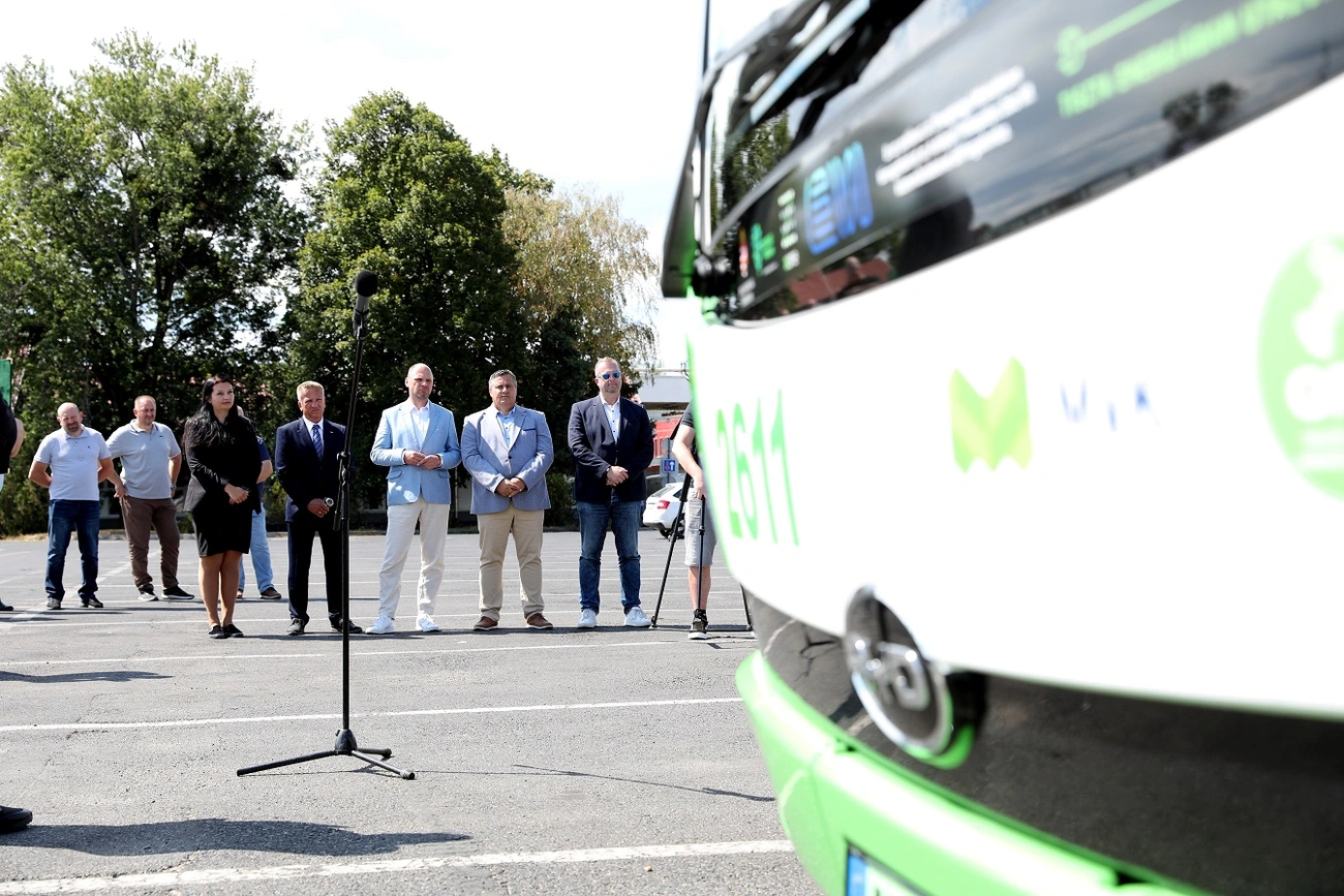 elektromos buszok átadása. Fotó: Juhász Ákos