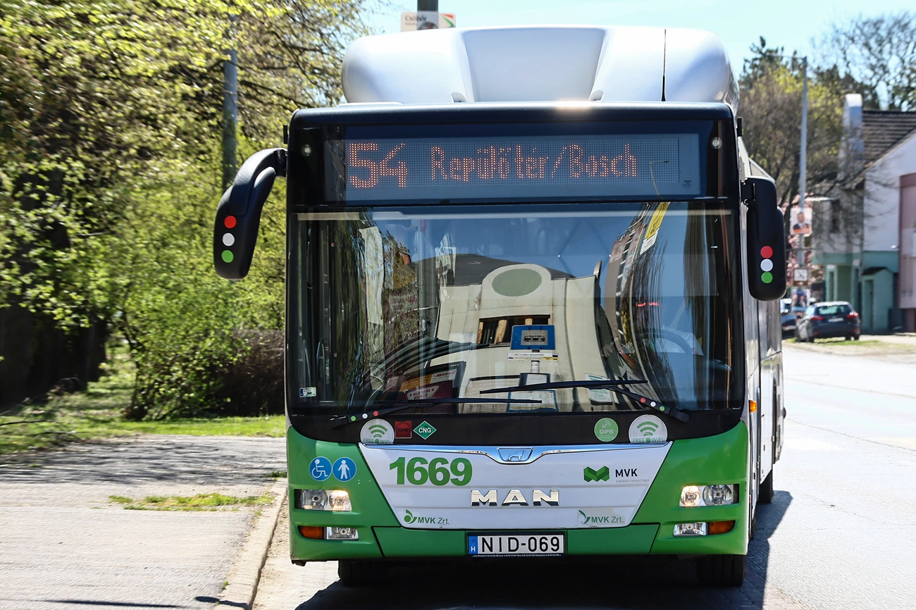 54-es busz. Fotó: MVK Zrt.