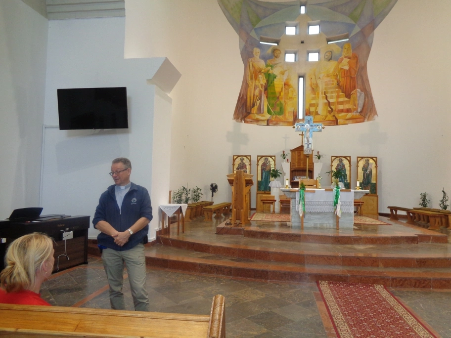 Miskolci Reménység Zarándoklat, Isteni Ige temploma Koronkai Zoltán atyával. Fotó: Detzky Anna