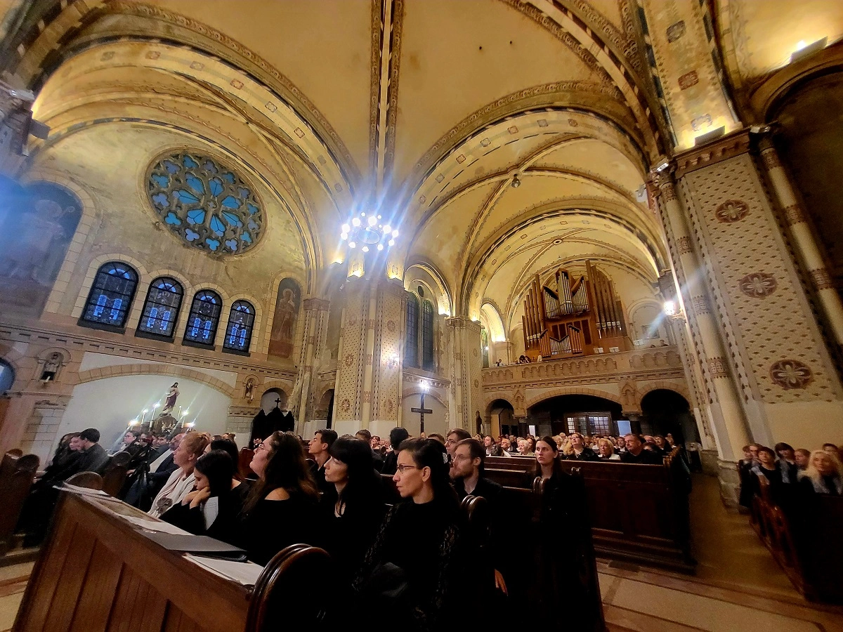 Flach Antal szerzői estje a Vasgyári róm. kat. templomban, Ars Sacra. Fotó: Czikora Ágnes