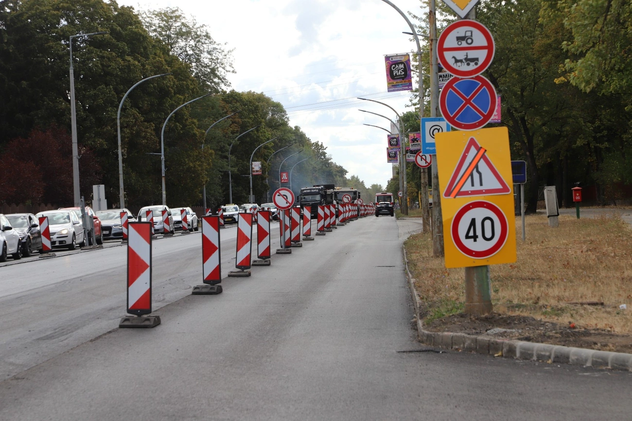 26-os út belső sáv felújítása. Fotó: Mocsári László