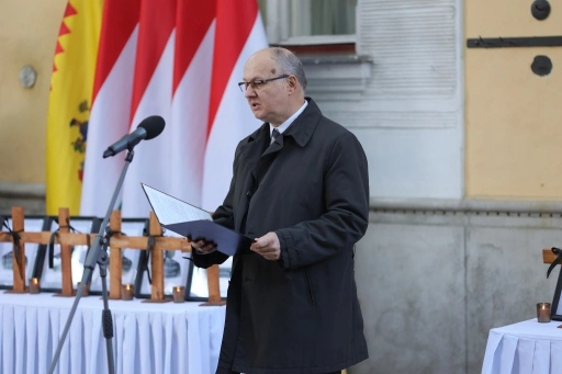 Aradi vértanúk megemlékezés, Lovász László magyar-töri szakos tanár. Fotó: Rogosz Péter