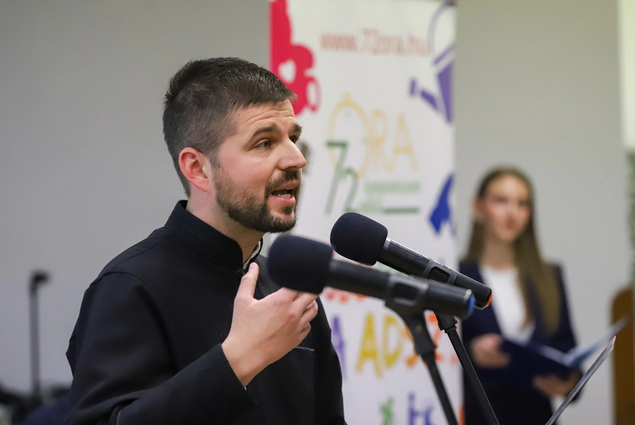 72 óra kompromisszum nélkül megnyitó, Salai Szabolcs atya. Fotó: Mocsári László