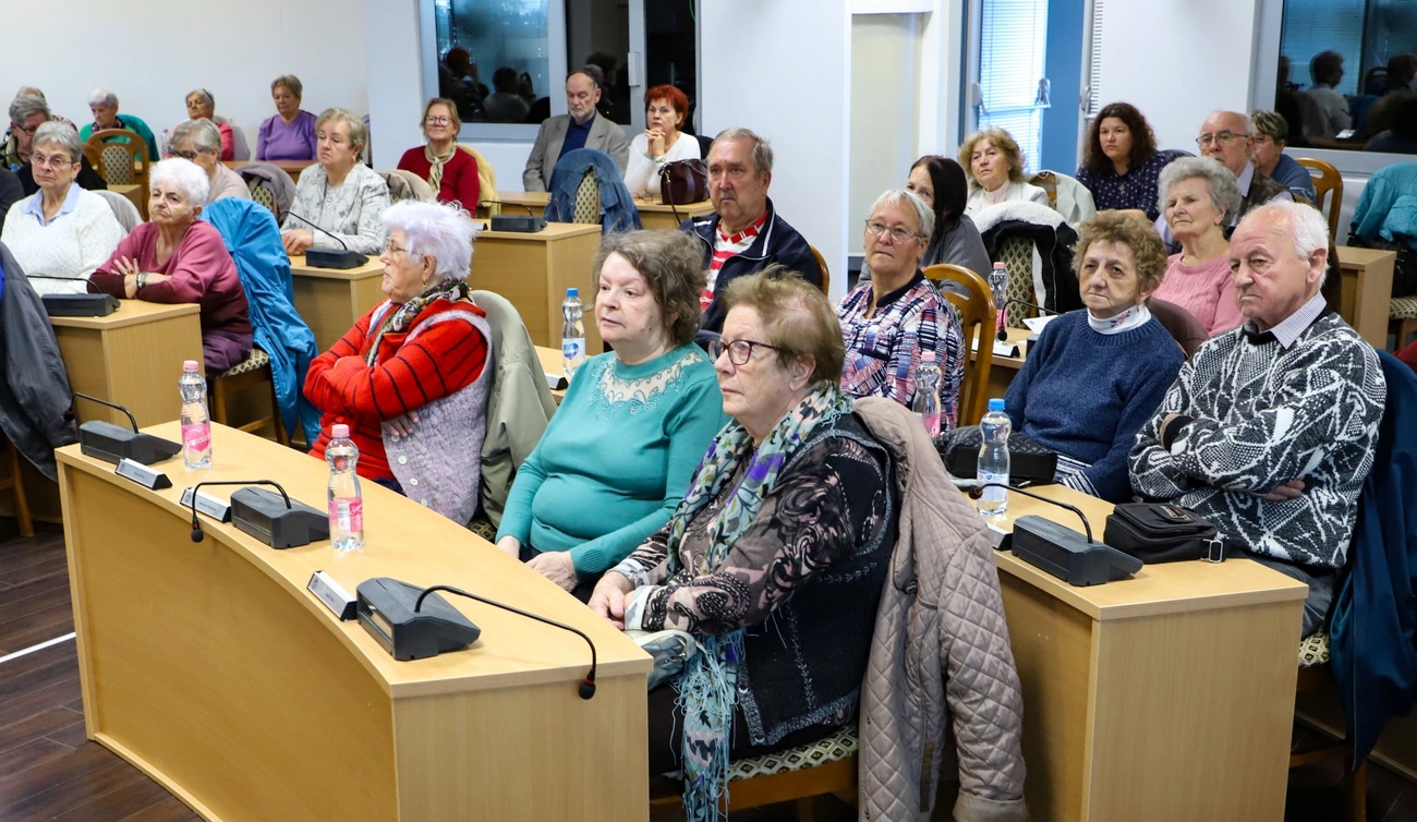 Kiberbiztonsági előadás időseknek. Fotó: Mocsári László