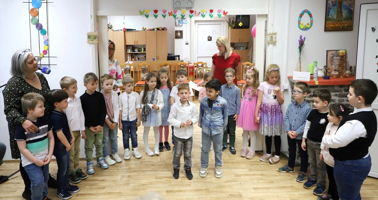 Az Eszterlánc óvoda anyák napi műsora