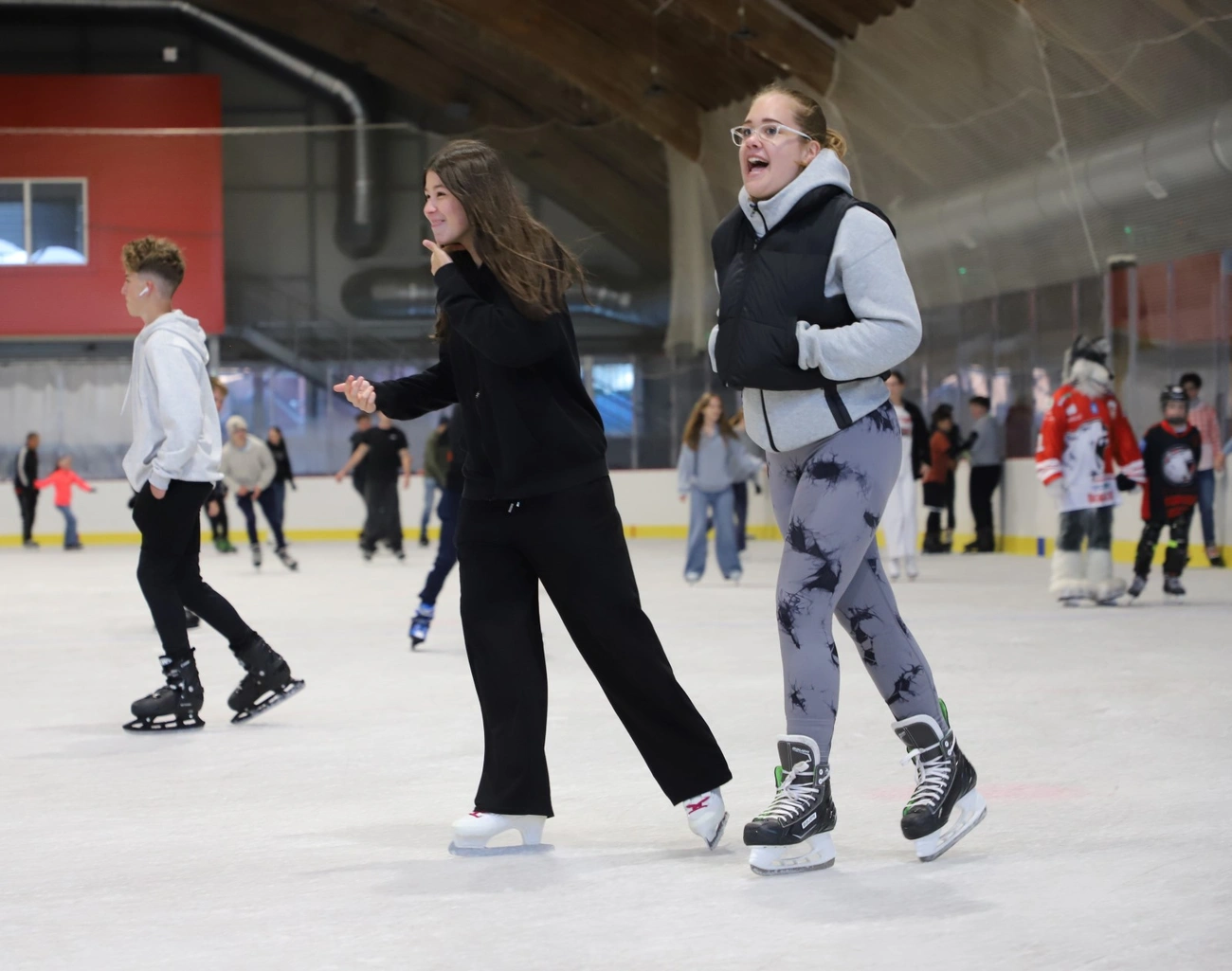 Közönségkorcsolya a 2-es jégcsarnokban