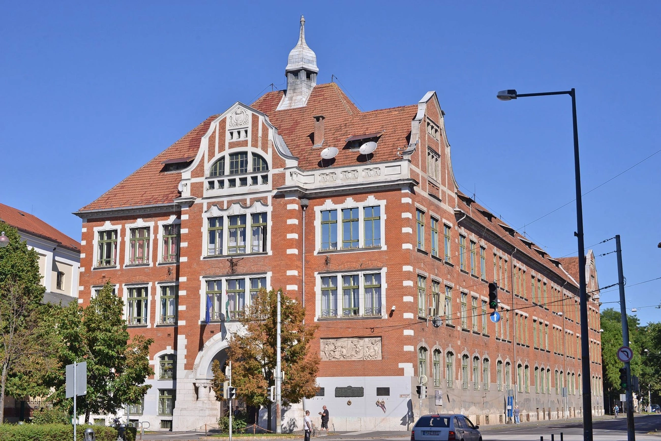 Földes Gimnázium - emléktábla koszorúzása