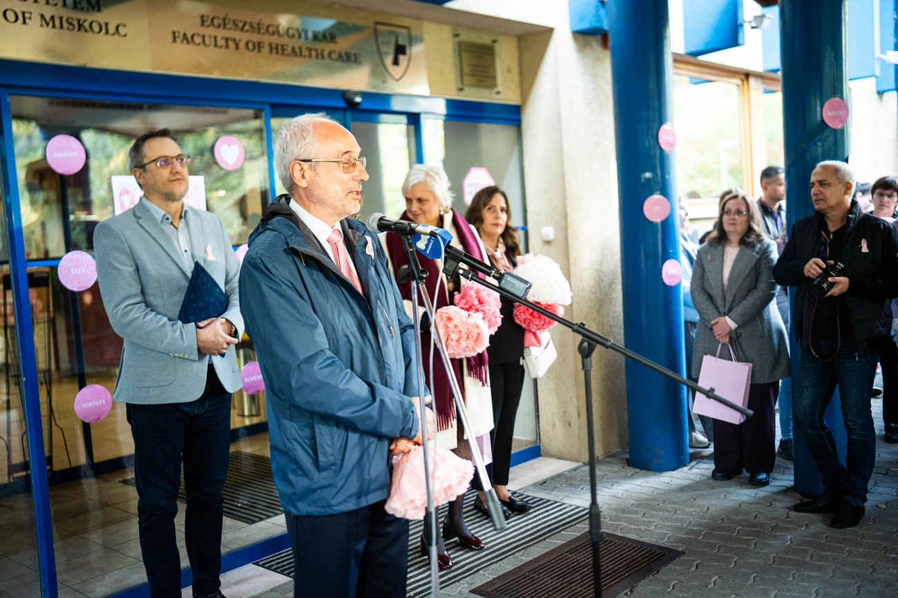Rózsaszín séta a Miskolci Egyetemen