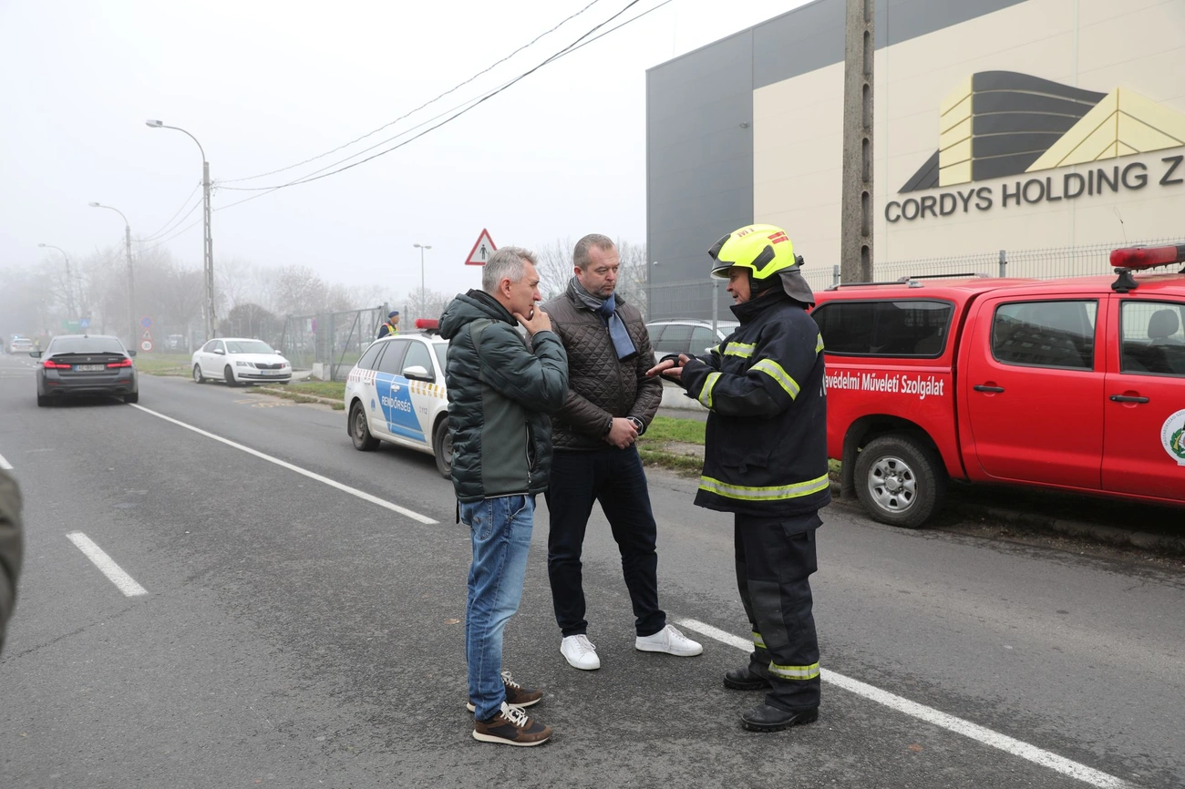 Savömlés beszorult kamion