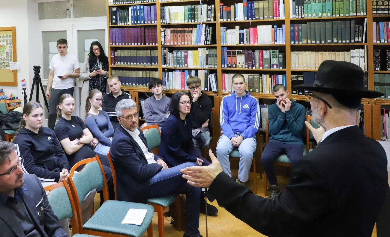 Makett kiállítás a holokauszt 80. évfordulóján a Földesben