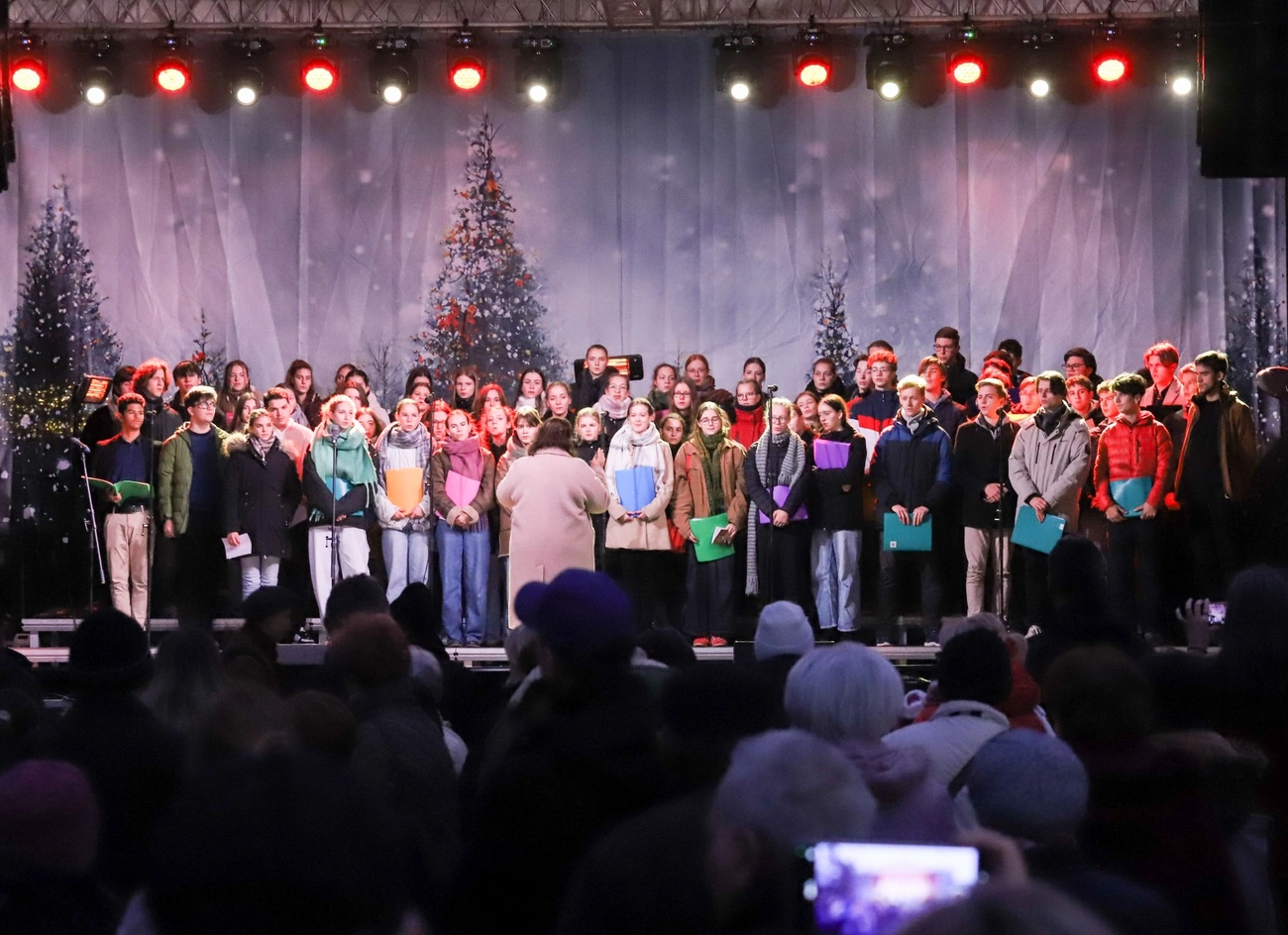 Adventi gyertyagyújtás a Szent István téren