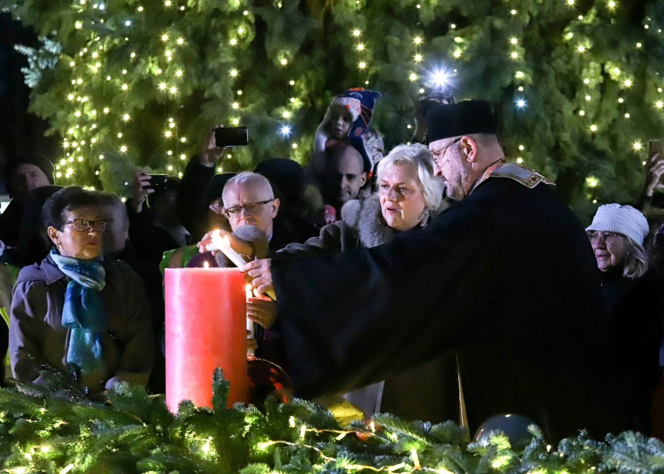 Adventi gyertyagyújtás a Szent István téren
