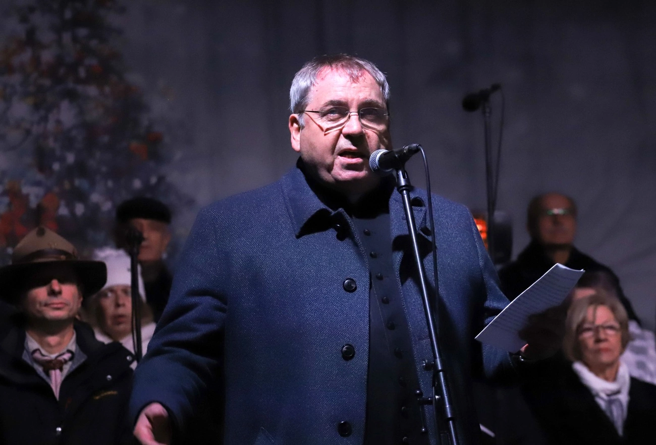 Adventi gyertyagyújtás a Szent István téren