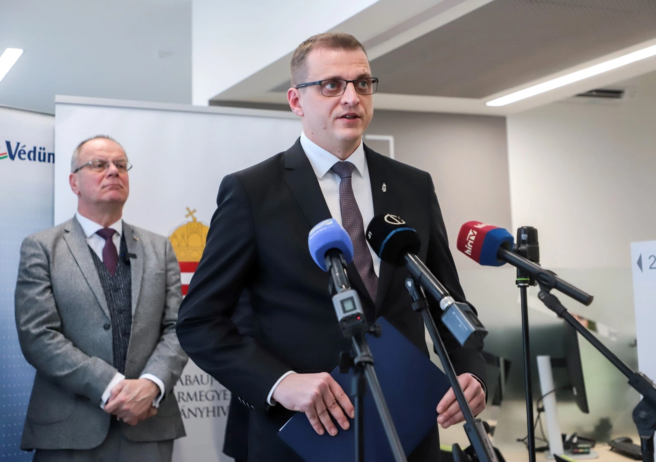 Kormányablak és rendőrörs átadása az Úgyőri főtéren