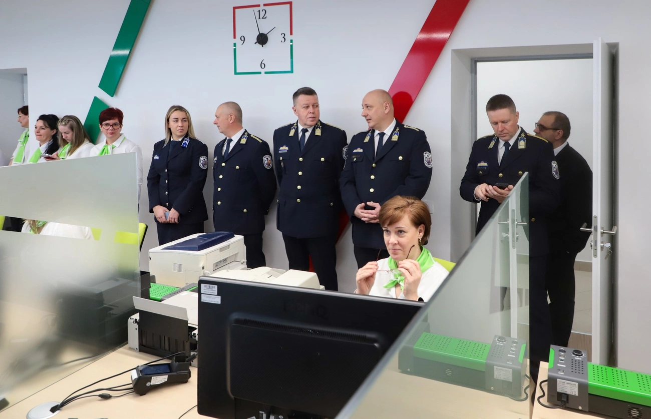 Kormányablak és rendőrörs átadása az Úgyőri főtéren