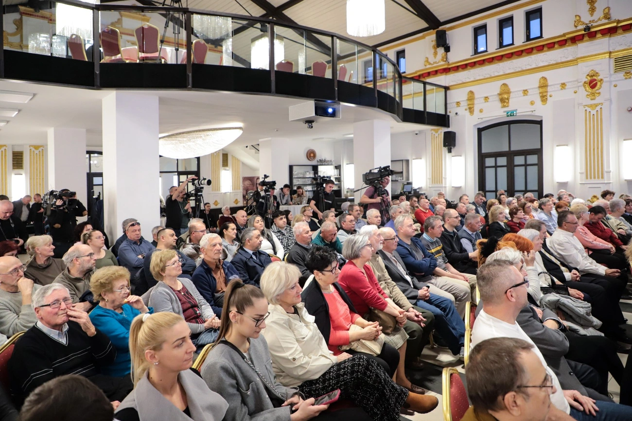 Szentkirályi Alexandra országjáró fóruma a Vigadóban