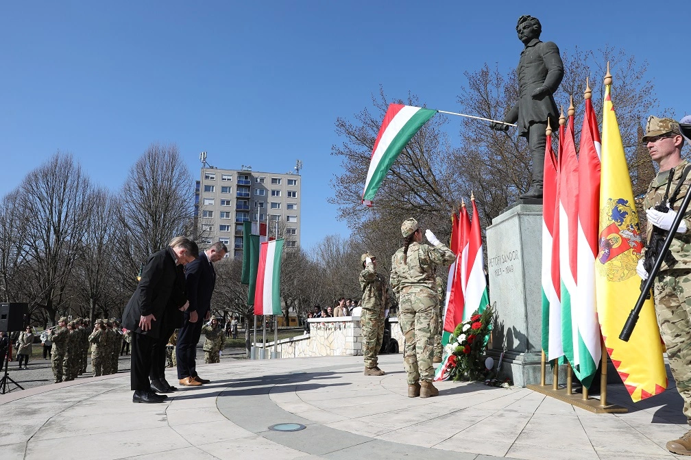 Március 15-ei megemlékezés a Petőfi téren