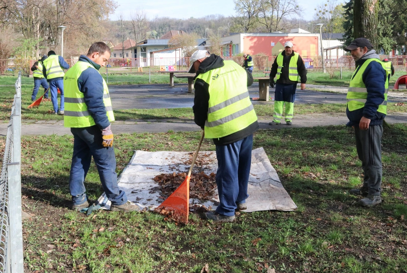 Tavaszi takarítás Diósgyőrben és a Búza térnél