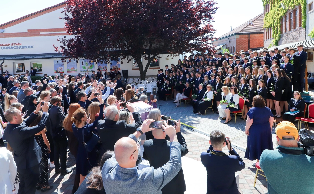 Ballagás a  Fényi Gyula Jezsuita Gimnáziumban