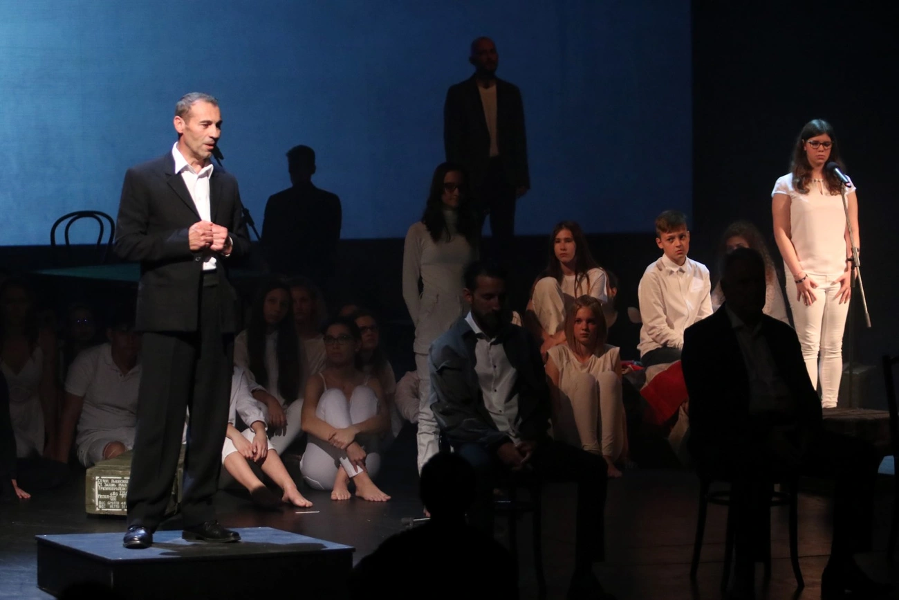 1956-os megemlékezés a Miskolci Nemzeti Színházban 