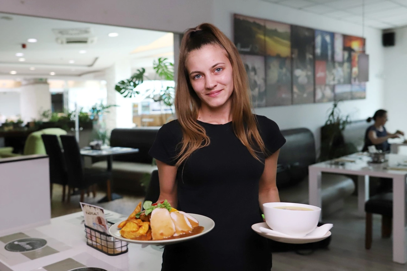 Acéllábos körkép:  Jam Étterem és Kávéző 