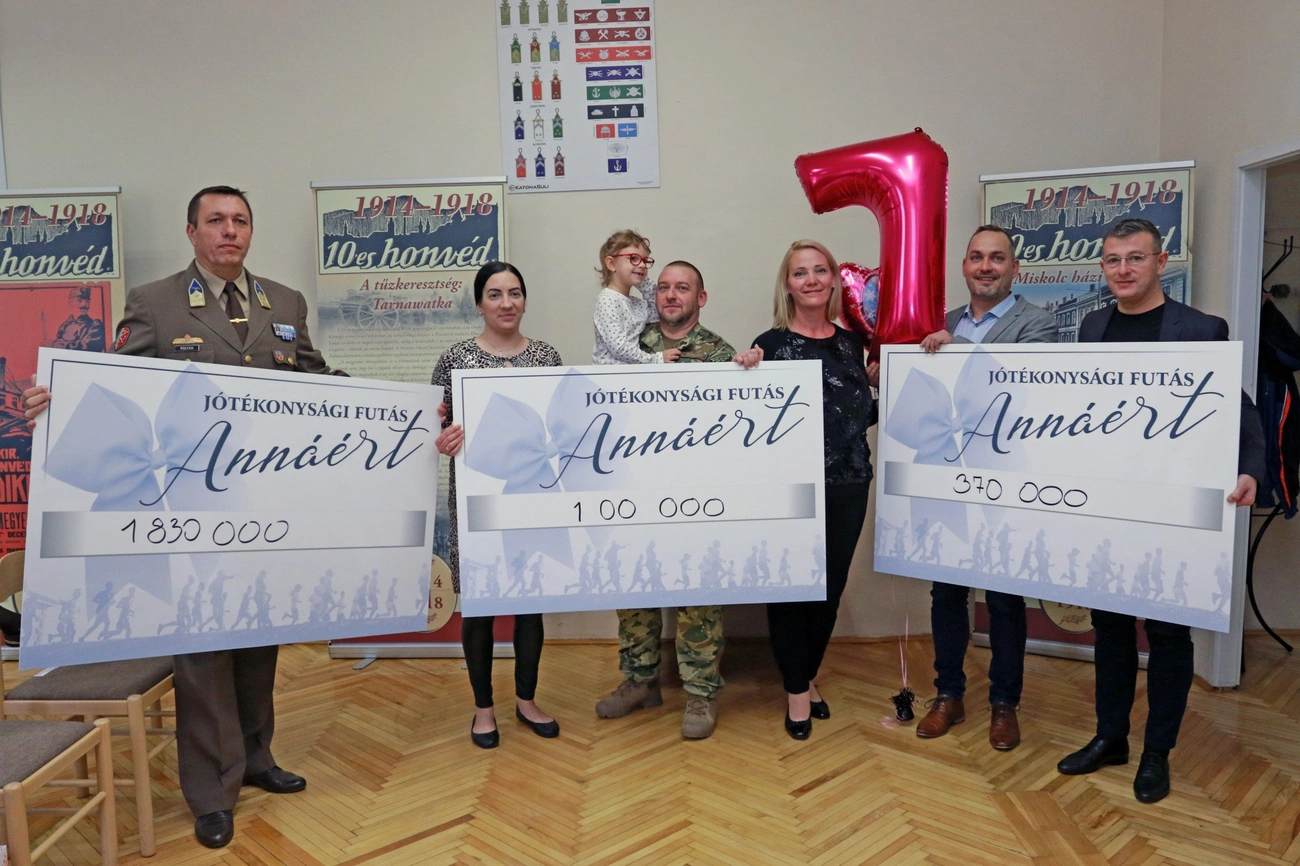 Átadták az összegyűlt adományokat Takács Anna családjának 