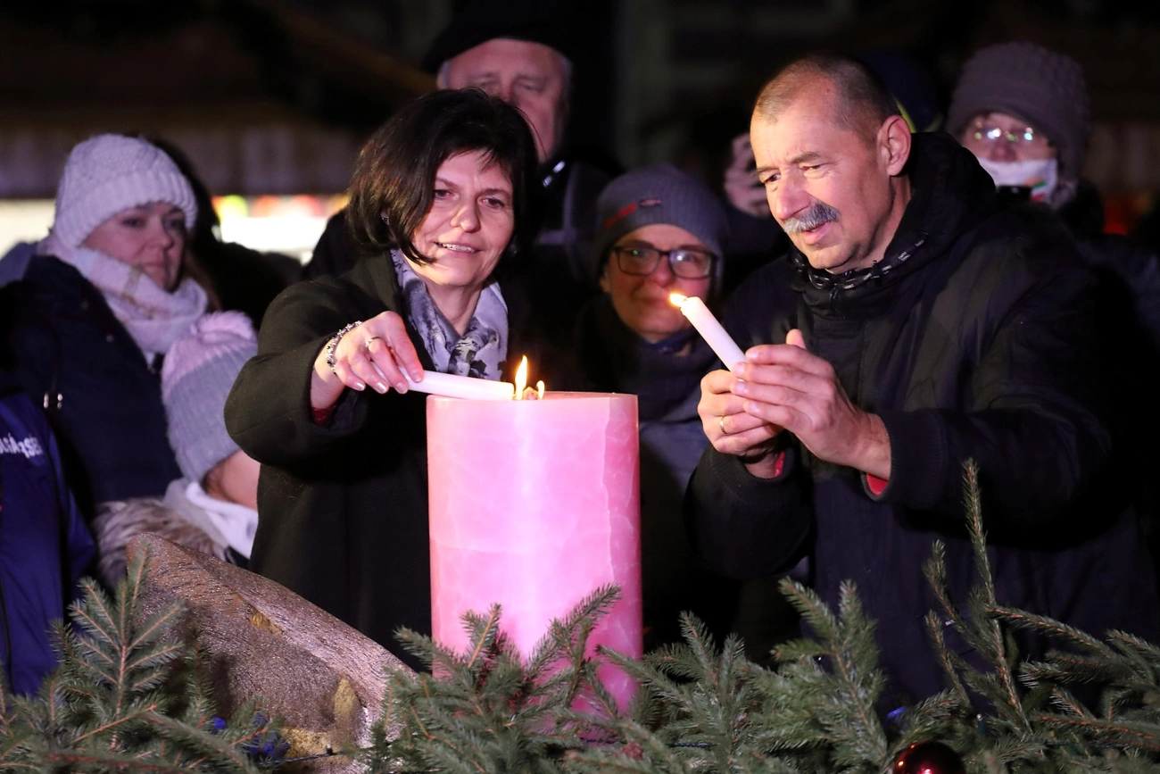 Adventi gyertyagyújtás a Szent István téren 