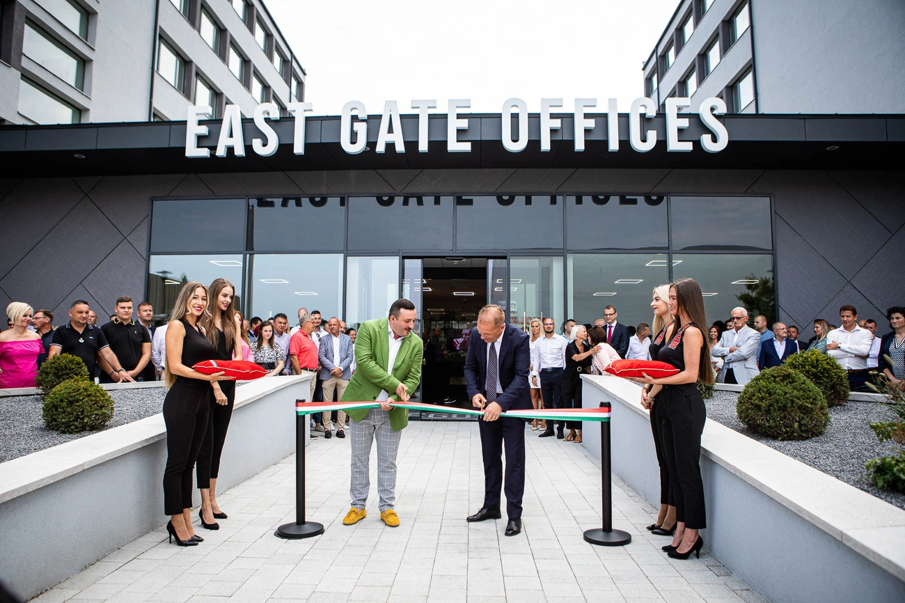 Megnyílt Miskolcon az East Gate Offices irodaház és az Il Baffo olasz étterem  