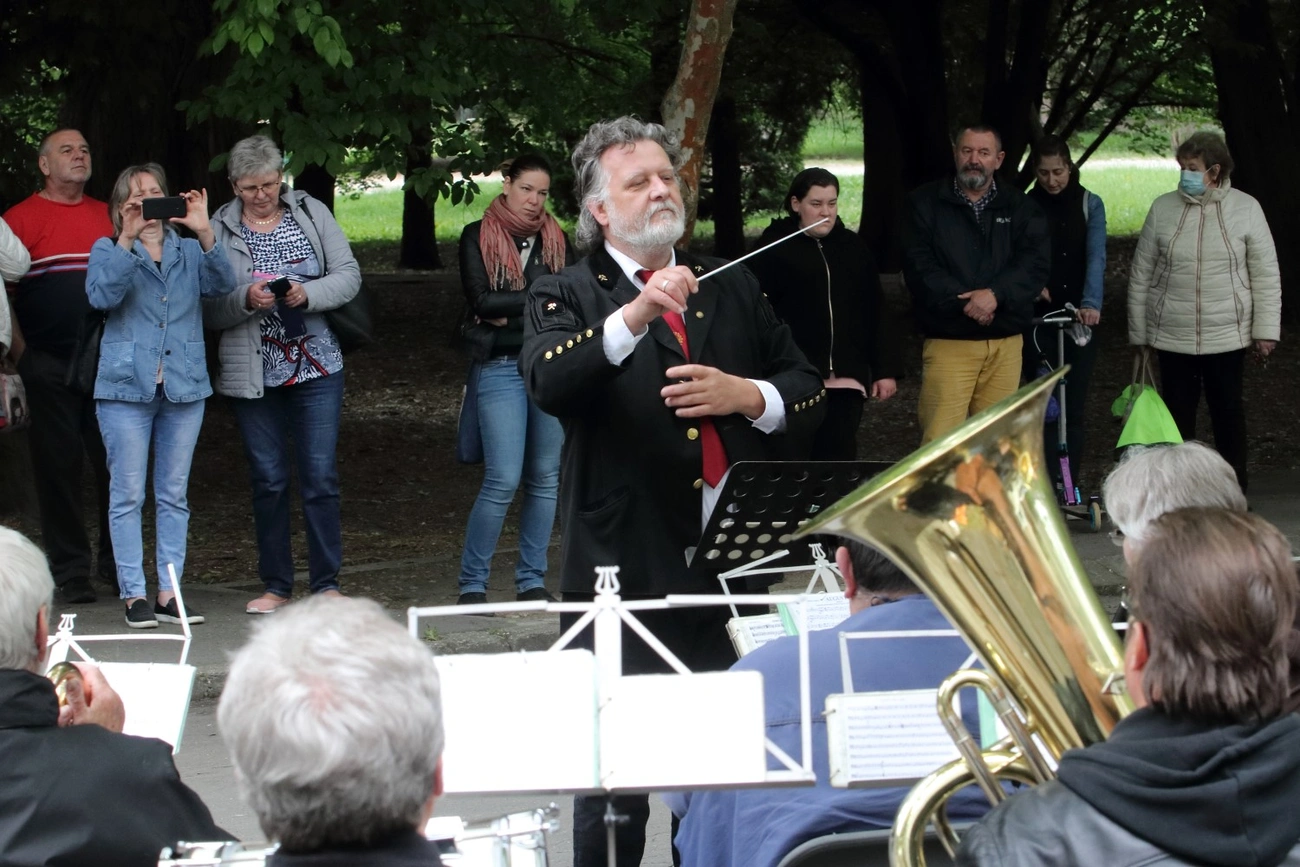 Perecesi Bányász Fúvószenekar koncertje Tapolcán 