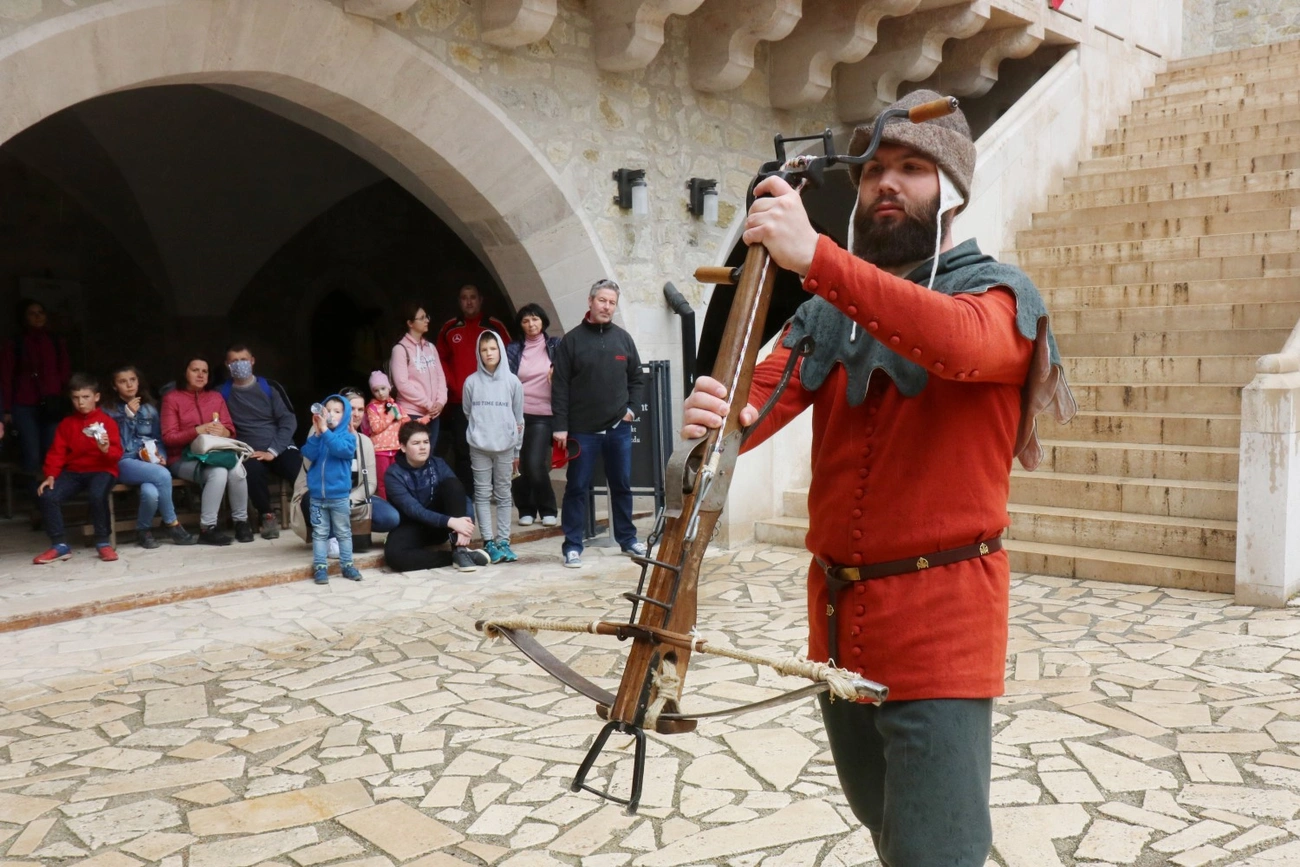 Szabadtéri programok a Diósgyőri Várban 