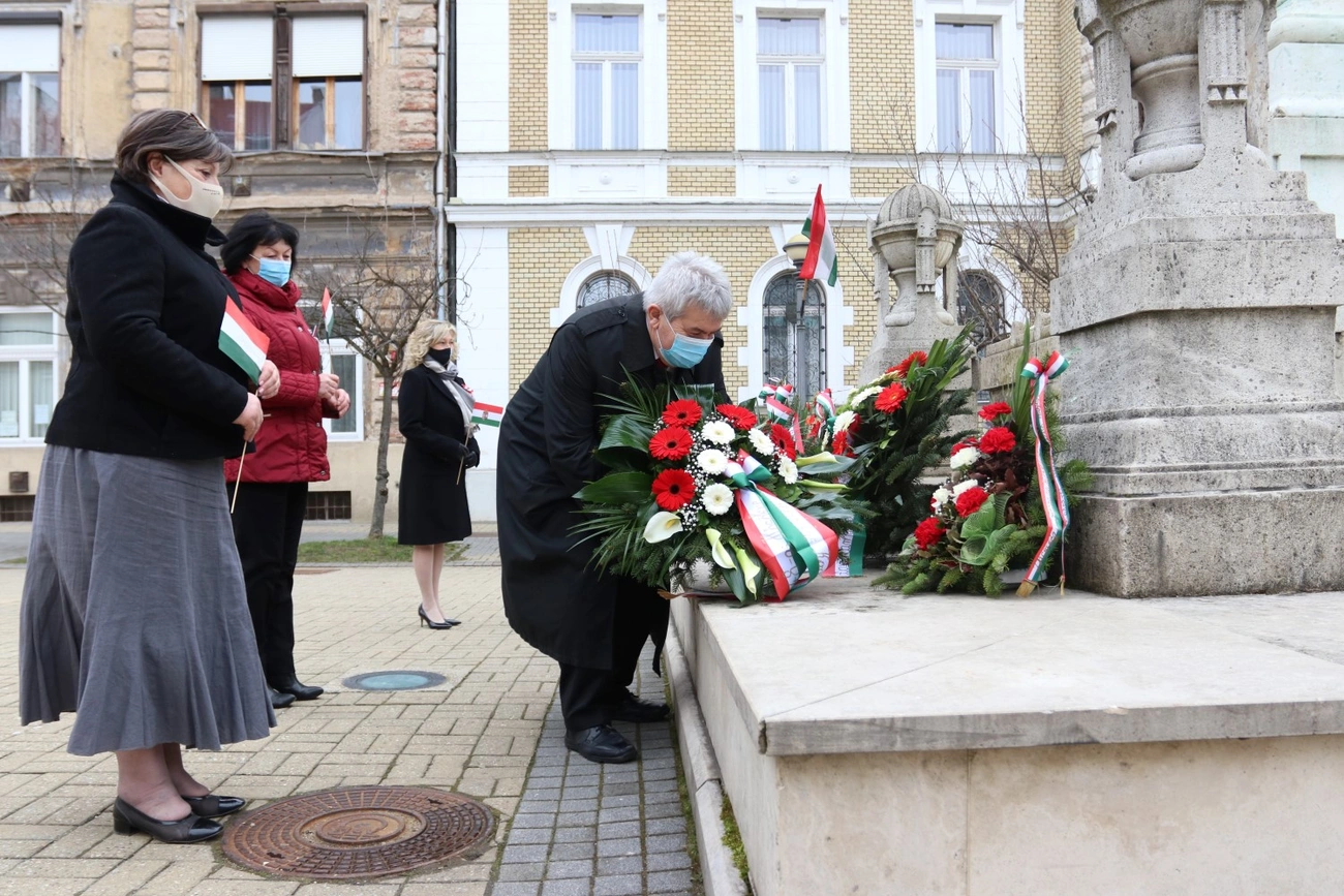 Pártok március 15-ei megemlékezései 