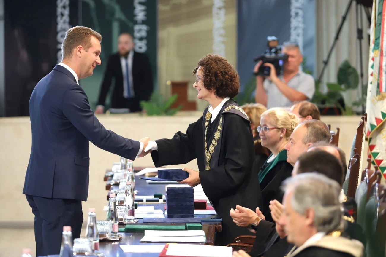 Kitüntetésátadó szenátusi ülés a Miskolci Egyetemen 