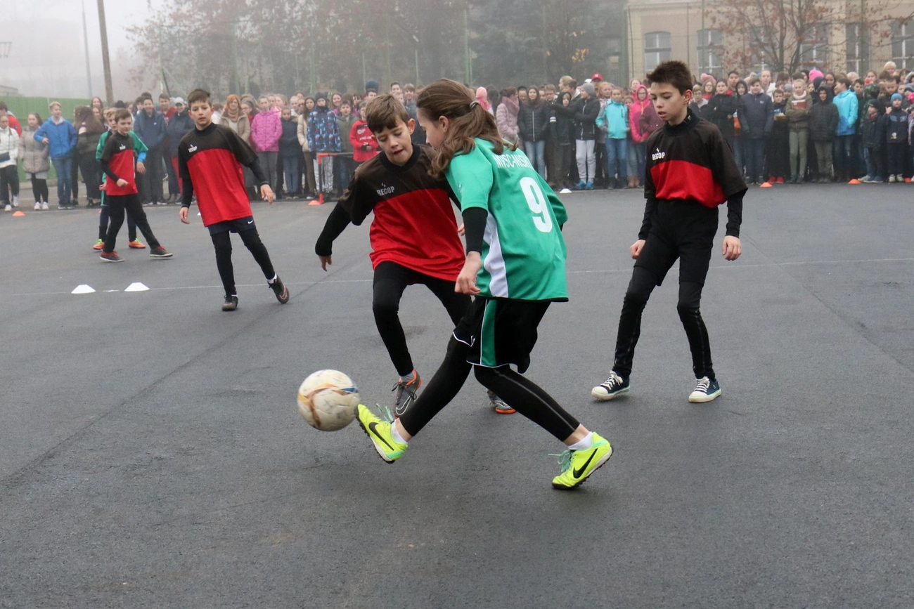 Sportpálya átadó a Fazekasban 
