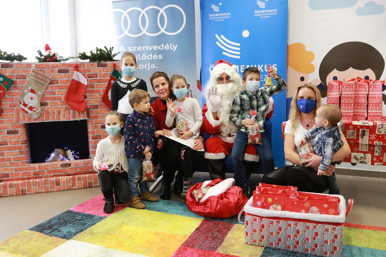 Átmeneti otthonokban élő gyermekeknek vitt Mikulás ajándékot Gianni 