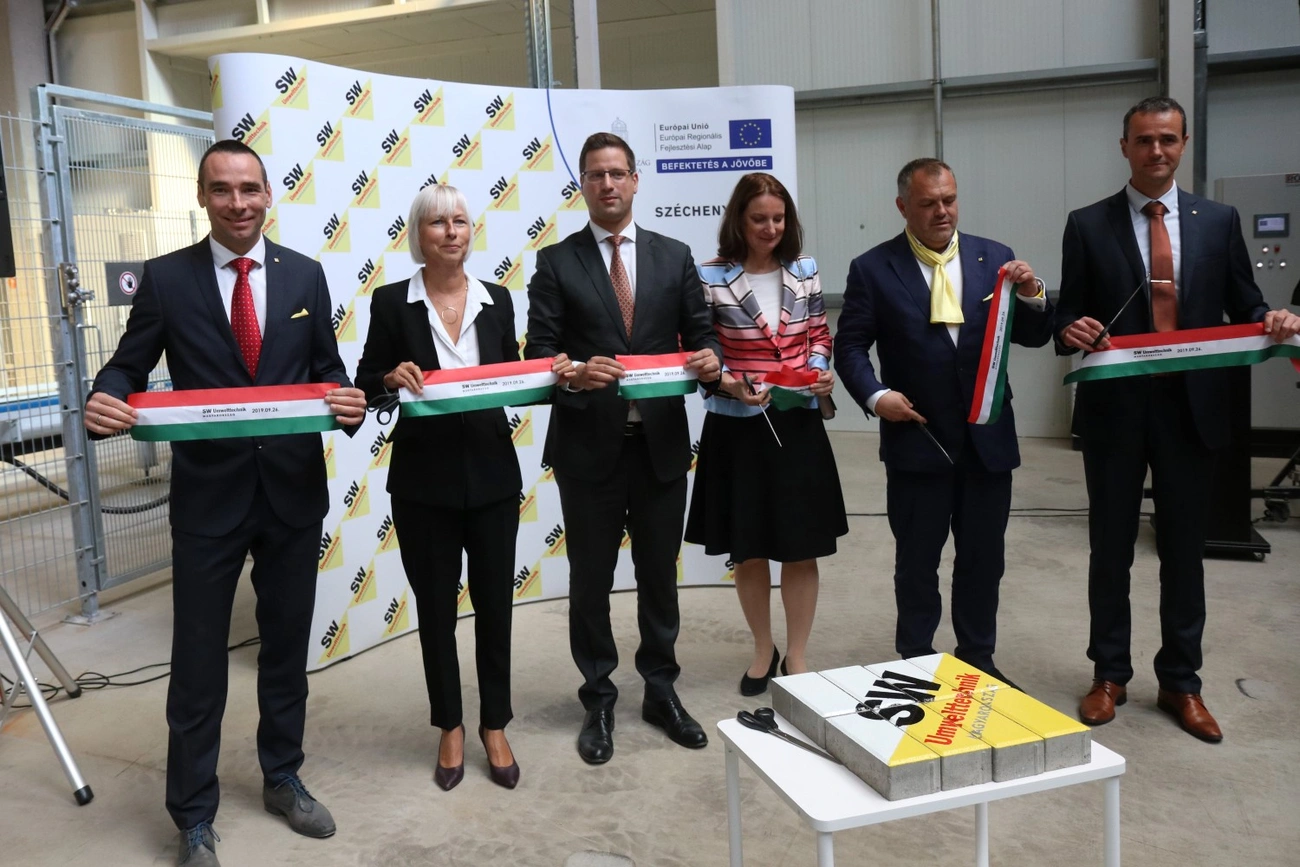 Térkő gyártó üzem átadása Alsózsolcán 