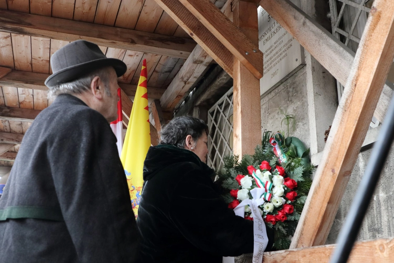 Koszorúzás a Kommunista diktatúrák áldozatainak emléknapján 
