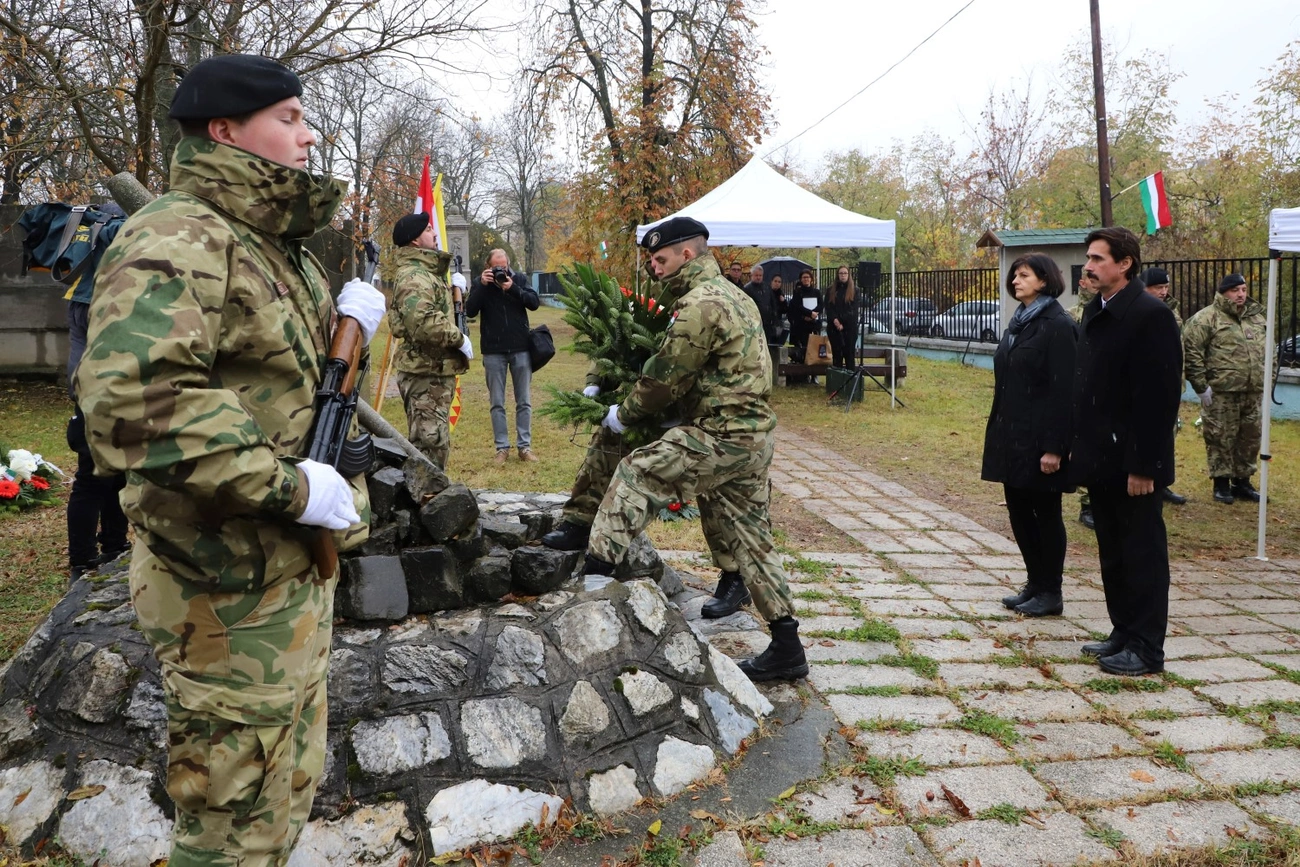 Koszorúzás a nemzeti gyásznapon 