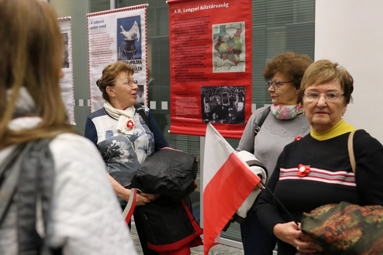 Kiállítás a lengyel függetlenségről a városházán 