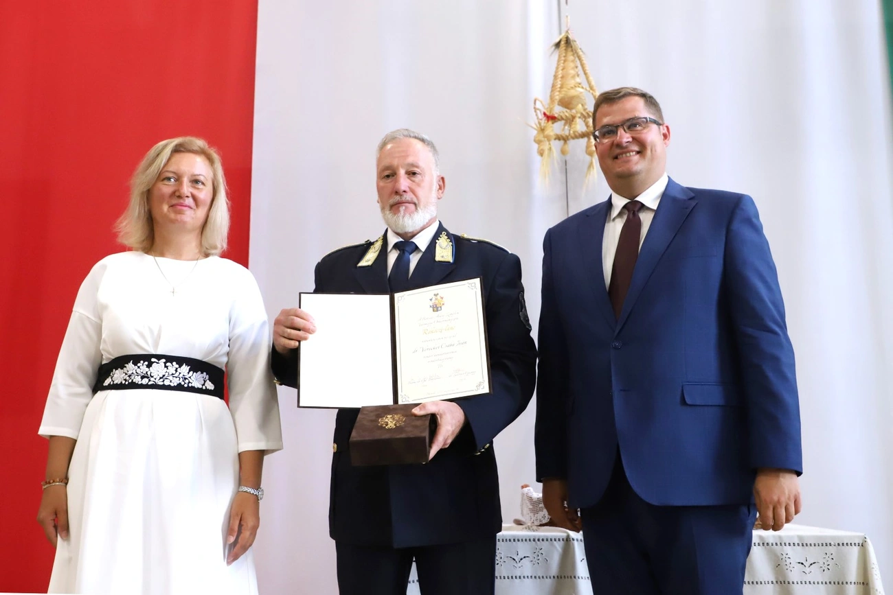 Ünnepi közgyúlés a vármegyeházán 