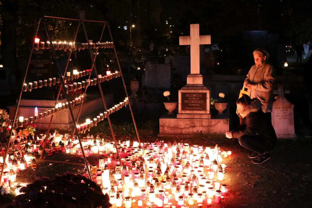 Mindenszentek a Mindszenti temetőben 