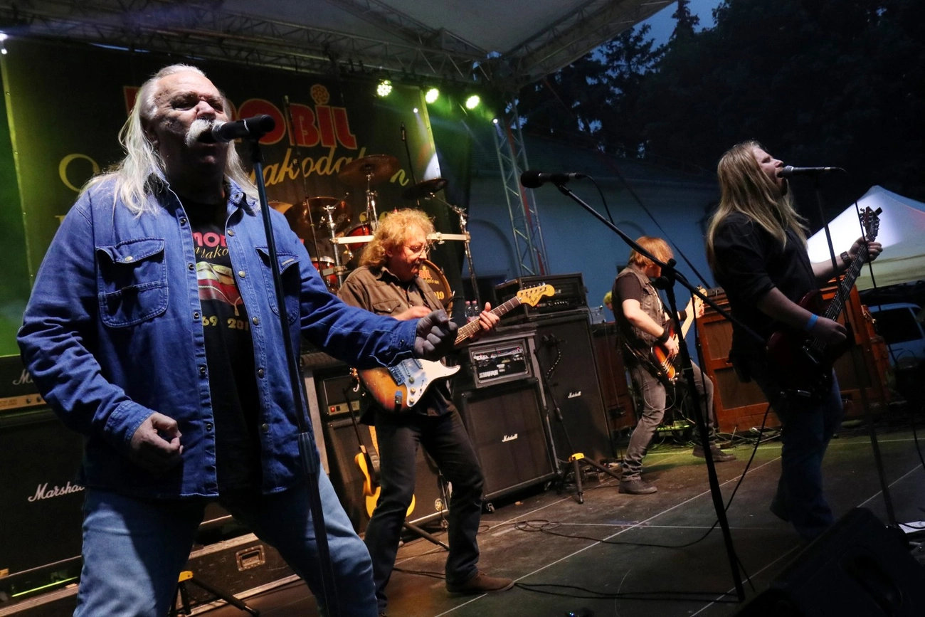 P. Mobil koncert a Gárdonyiban 