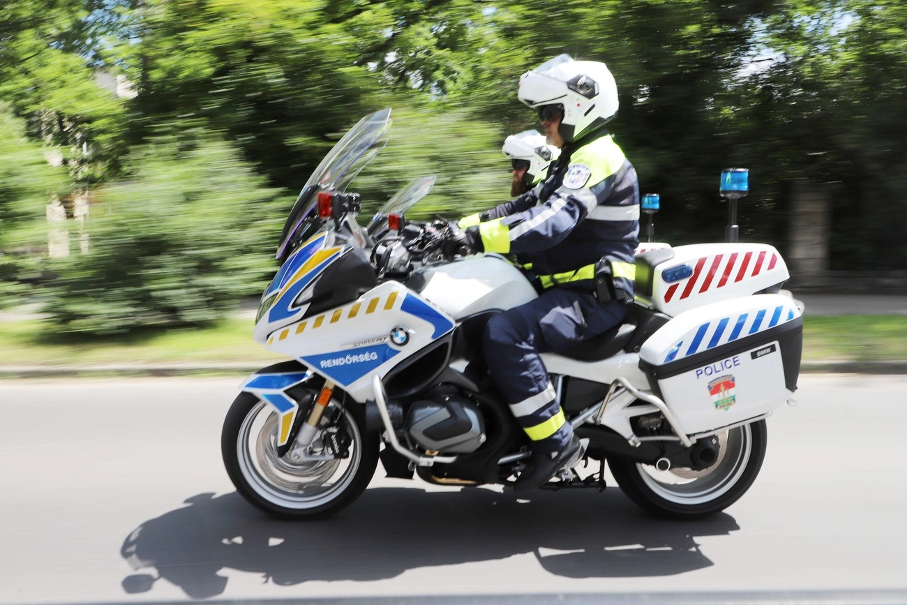 Két új BMW rendőrmotor állt szolgálatba 