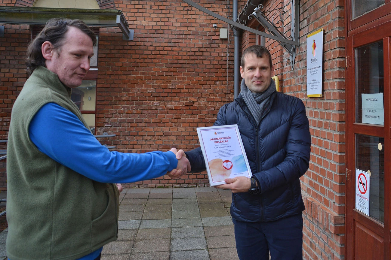 Adományátadás a Szimbiózis Alapítványnál 