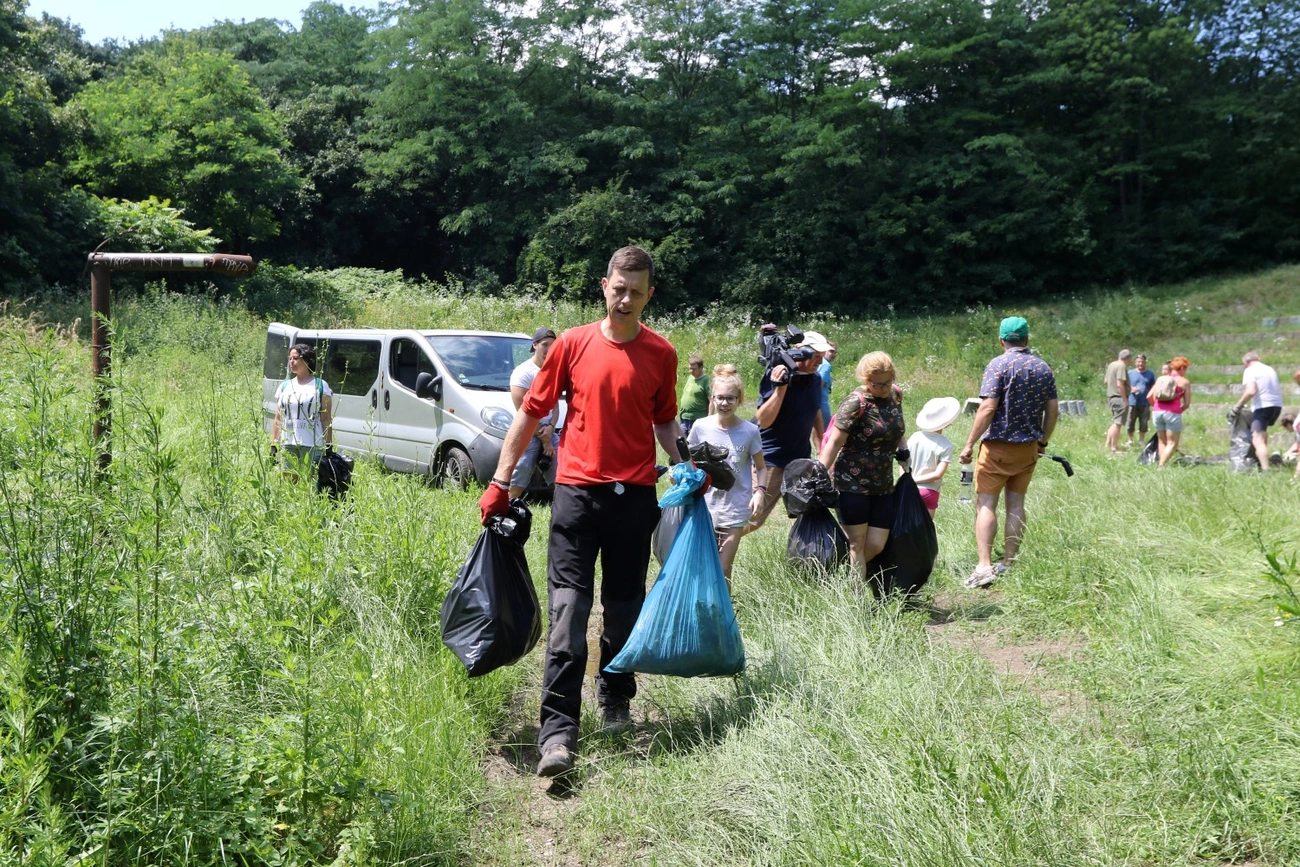 Szemétszedés az amfiteátrumnál 