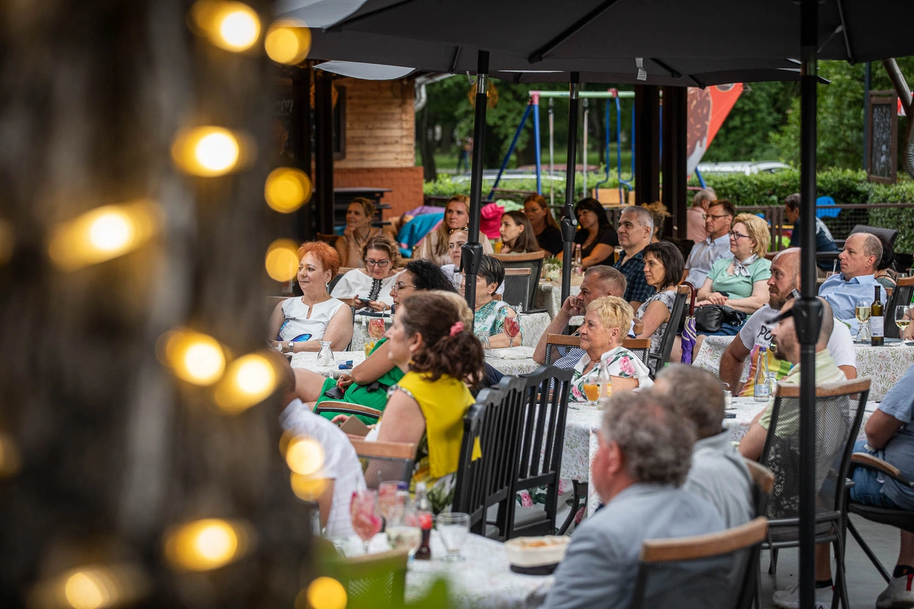 Testbeszéd vacsoraszínház a Népkerti Vigadóban 