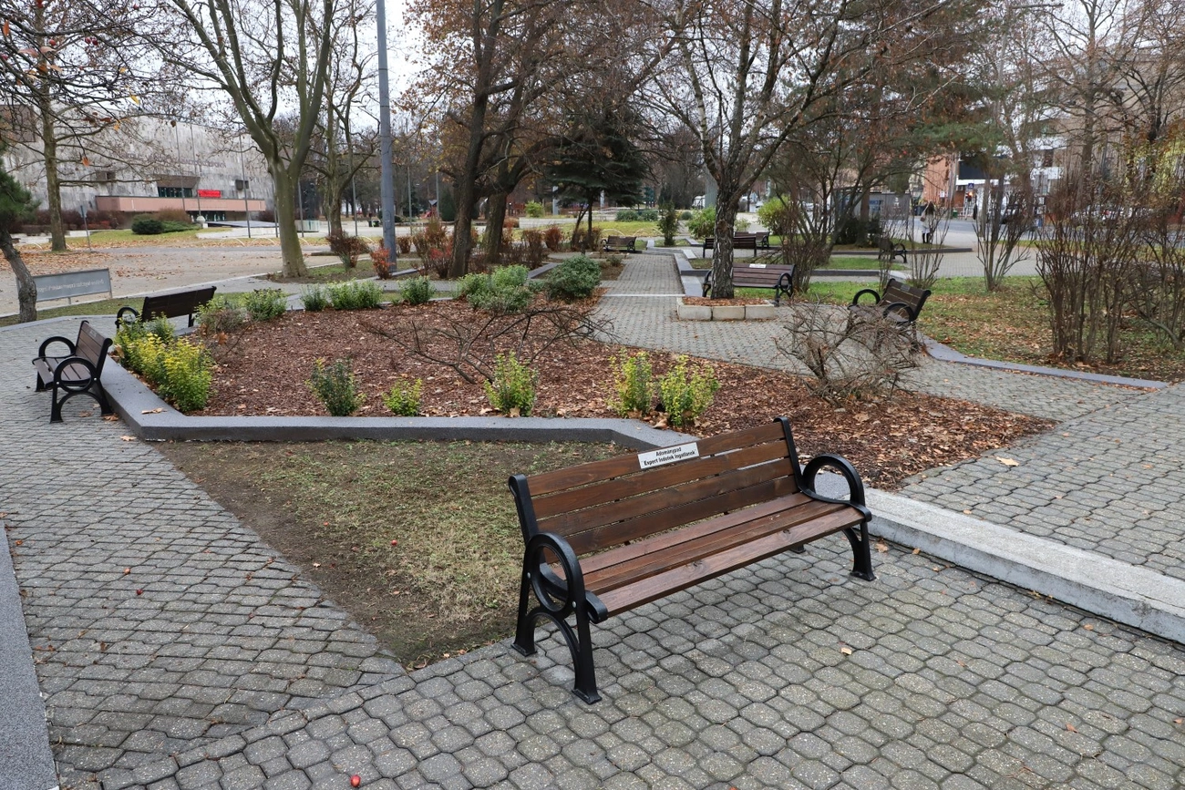 Megújult a Tudomány és Technika Háza előtti park 